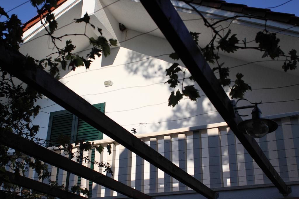 Apartments Vila Oksana Мимице Экстерьер фото