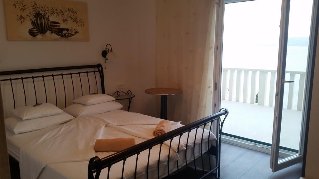 Apartments Vila Oksana Мимице Экстерьер фото